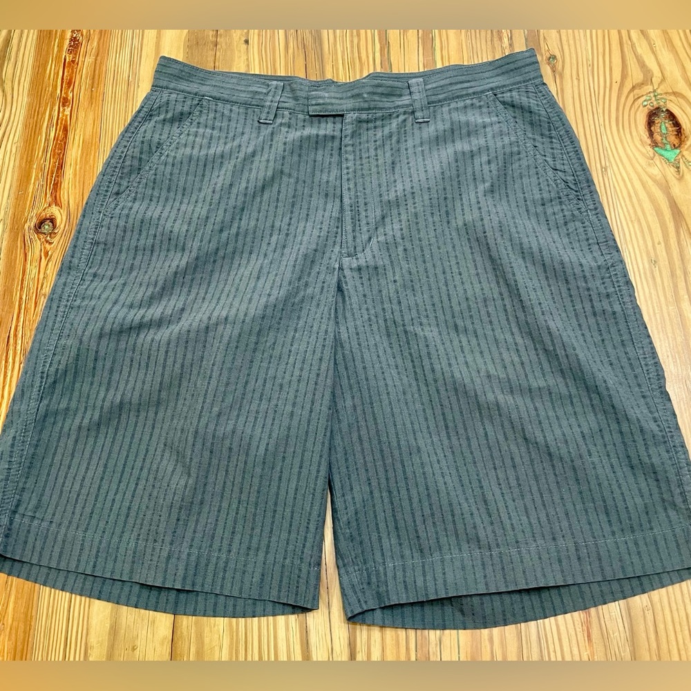 Patagonia Men’s Organic Cotton Striped Cargo Shorts Gray 32 x 10” Inseam EUC